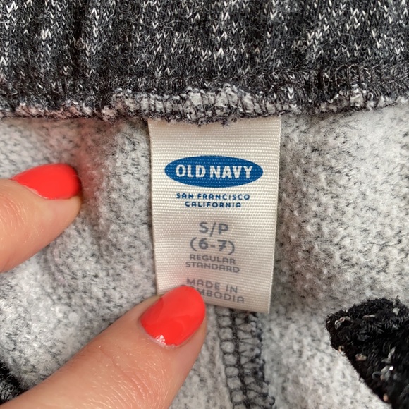 Old navy girls cuffed sweatpants small (6/7) - Picture 3 of 3